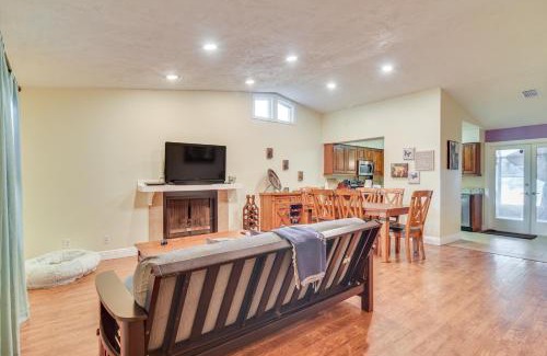 Oldsmar Casa | Pet-Friendly Tampa Bay Getaway Walk to the Water!