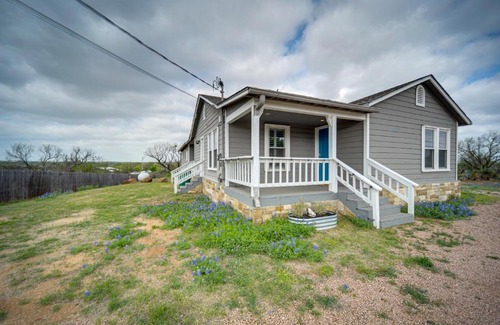 Llano Casa | Pet-Friendly Texas Retreat with Deck and Gas Grill!