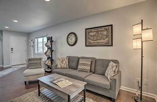 Barths Casa | Pet-Friendly Townhome w/ Hot Tub, 5 Mi to LoDo!