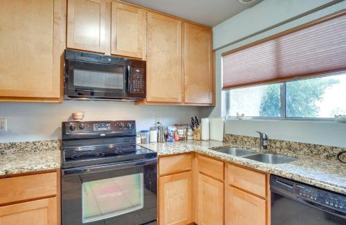 Prince Tucson Casa | Pet-Friendly Tucson Townhome with Pool Access!