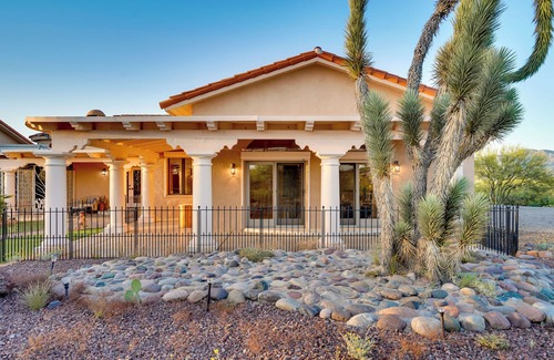 Houghton Cabaña | Pet-friendly Tucson Vacation Rental w/ Huge Yard!