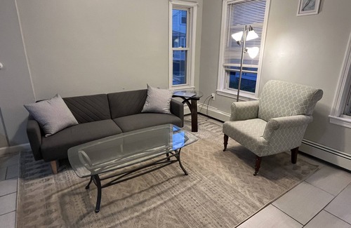 Malden Condominio | Pet-Friendly Two-Bedroom Condo just 15 minutes' Drive from Downtown