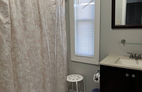 Malden Condominio | Pet-Friendly Two-Bedroom Condo just 15 minutes' Drive from Downtown
