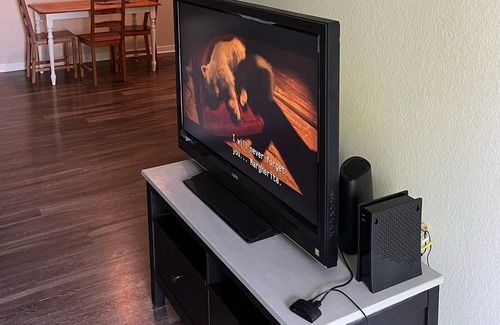 Umstead Apartamento | Pet friendly, Upscale gated community. Free parking., Fast Wi-Fi-336-707-7146