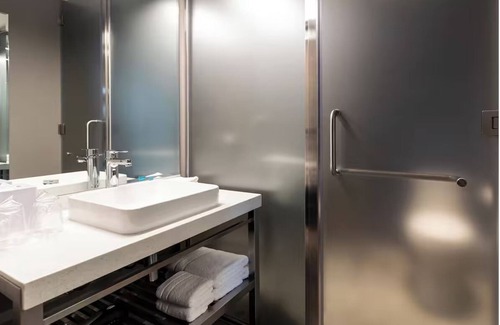 Leuro Hotel | Pet-Friendly Urban Stay in Miraflores | City View Room + Indoor Pool