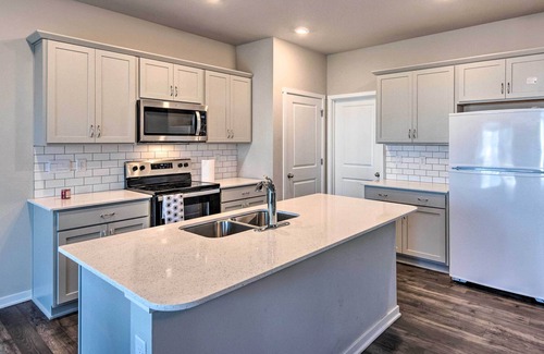 Grimes Casa | Pet-Friendly Urbandale Home 16 Mi to Capitol!