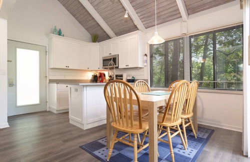 Night Heron Casa | Pet Friendly | Nature Preserve | Loft | NH52