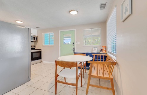 Bid-a-wee Beach Casa | Pet Friendly Beach Cottage - Walk to the Beach Gated Access - Fenced in Yard - Bidawee