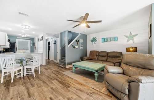 Bel Air Casa | Pet Friendly Townhome W/ Free WiFi and Parking