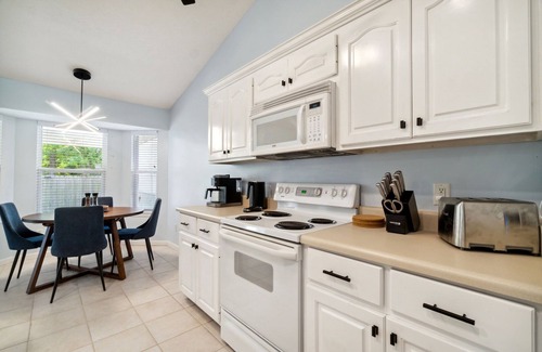 Thomas Drive Casa | Pet Friendly, great outdoor space & spacious