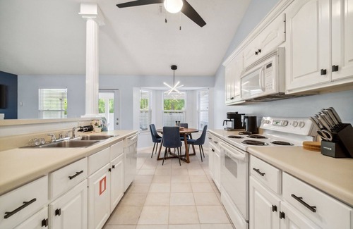 Thomas Drive Casa | Pet Friendly, great outdoor space & spacious