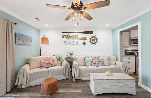 Crescent Beach Condominio | Pet-friendly condo, less than 5 min walk to beach, beach chairs, wagon, umbrella etc. included!