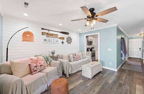 Crescent Beach Condominio | Pet-friendly condo, less than 5 min walk to beach, beach chairs, wagon, umbrella etc. included!