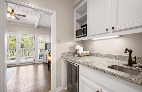 Wakefield Condominio | Pet Friendly | Secluded | Quiet | Convenient