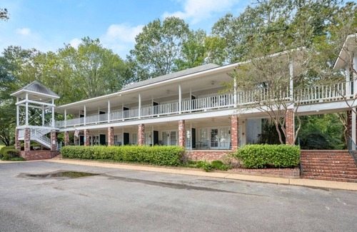 Wakefield Condominio | Pet Friendly | Secluded | Quiet | Convenient