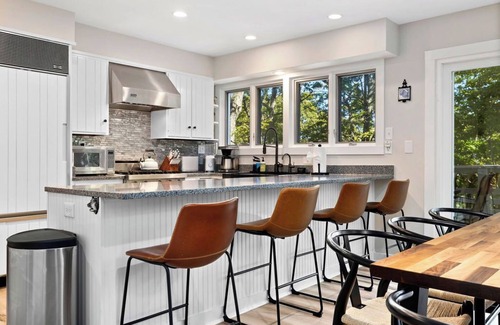 Wintergreen Casa | ski in/out hot-tub, Sauna, dog friendly, all amenities included, walk to slopes.