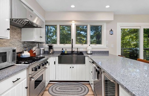Wintergreen Casa | ski in/out hot-tub, Sauna, dog friendly, all amenities included, walk to slopes.