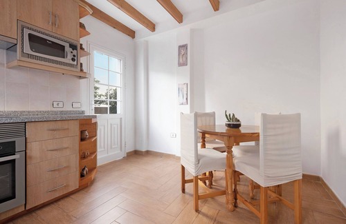 Las Arenas Casa | Casa de vacaciones "Casa Luz" con vistas al mar, bañera de hidromasaje y Wi-Fi; admite mascotas