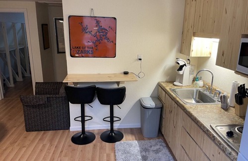 Gravois Mills Cabaña | Pet friendly, Very nice 2 queen bedrooms, cute vacation loft.