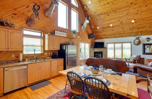 Vienna Cabina | Pet-Friendly Vienna Cabin w/ Screened-In Porch!