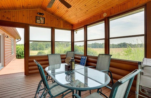 Vienna Casa | Pet-Friendly Vienna Cabin with Screened-In Porch!