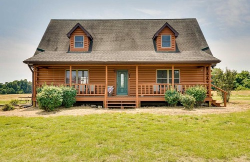 Vienna Casa | Pet-Friendly Vienna Cabin with Screened-In Porch!