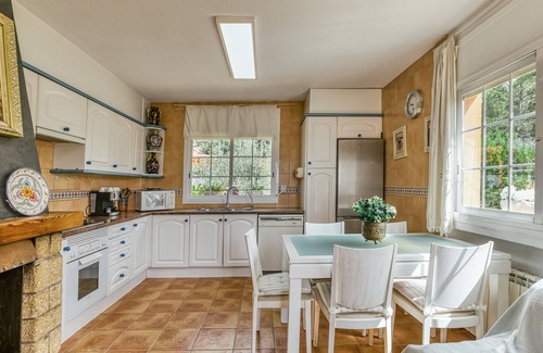 Begur Villa | "Villa Casa Dolores Style Catalan" con vistas a la montaña, piscina y Wi-Fi; mascotas permitidas