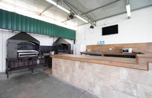 Chipiona Casa | Villa 'Pastrana' con piscina y Wi-Fi que admite mascotas