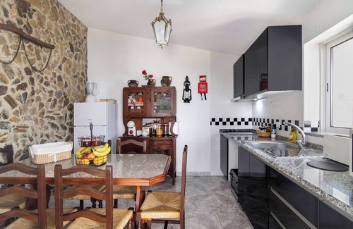 Martim Longo Villa | Villa "Casa dos Jotas" con piscina y Wi-Fi; mascotas permitidas
