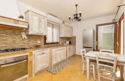 Arzachena Casa | Villa Tomaso, con vistas a la montaña, jardín, aire acondicionado y Wi-Fi; admite mascotas