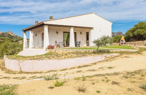 Arzachena Casa | Villa Tomaso, con vistas a la montaña, jardín, aire acondicionado y Wi-Fi; admite mascotas