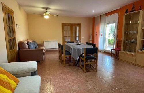 El Vendrell Casa | Pet-Friendly Villa with Pool