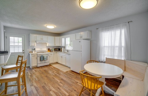 Villas Casa | Pet-Friendly Villas Vacation Rental: Walk to Bay