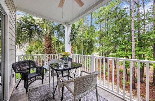 North Myrtle Beach Casa | Pet Friendly w Huge Resort Pool Near Beach