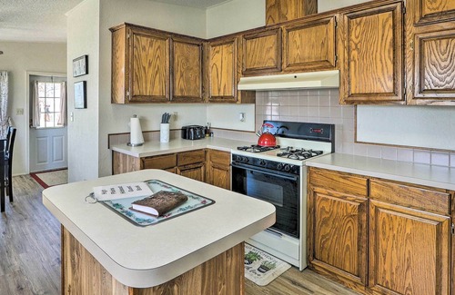 Wa Keeney Casa | Pet-Friendly WaKeeney Home w/ Game Room & Grill!
