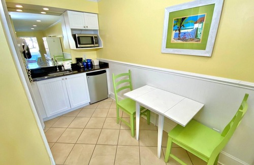Atlantic Beach Hotel | Pet-friendly, Walkable Location, 3 Blocks to Beach! Unit 101