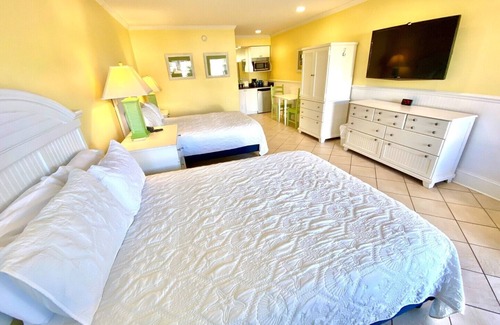 Atlantic Beach Hotel | Pet-friendly, Walkable Location, 3 Blocks to Beach! Unit 101