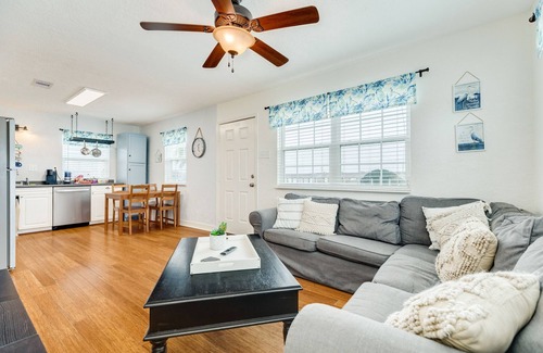 Surfside Beach Cabaña | Pet Friendly - Walk to the warm October Waters of the Gulf, Cozy Home
