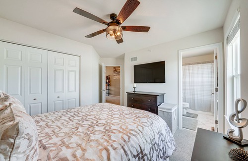 Warrenville Casa | Pet-Friendly Warrenville Townhome w/ Gas Grill!