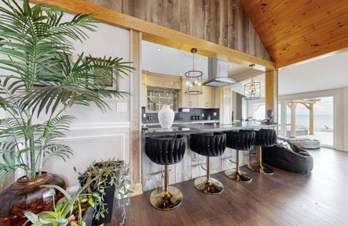Bowmanville Cabaña | Pet Friendly, water front Cottage Getaway in Bowmanville with hot tub & more…