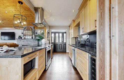 Bowmanville Cabaña | Pet Friendly, water front Cottage Getaway in Bowmanville with hot tub & more…
