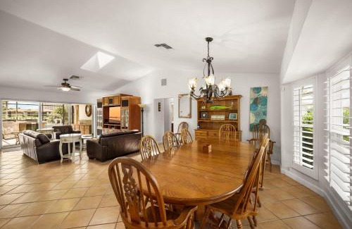 Marco Island Casa | Pet-friendly waterfront home steps to beach/pool