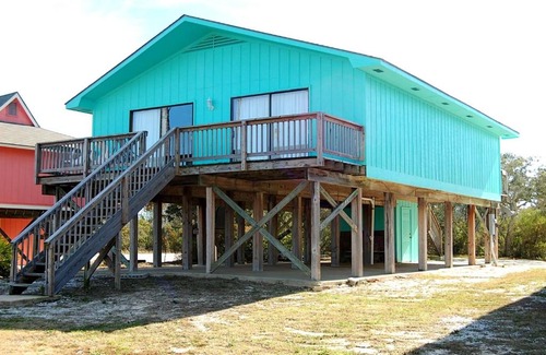 Gulf Shores Casa | Pet Friendly Waterfront Andrews Cottage