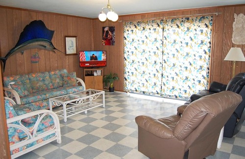 Gulf Shores Casa | Pet Friendly Waterfront Andrews Cottage