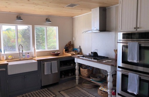 Calais Casa | Pet Friendly Waterfront Farmhouse- PVT OFC, Views, Kayaks, Game Room & Playset