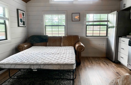 Marion Cabina | Studio Cabin + Overlooks Water + Pet Friendly