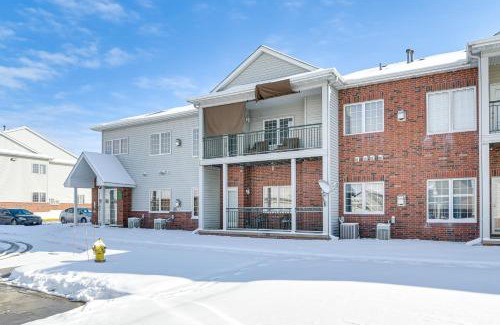 Waukee Apartamento | Pet-Friendly Waukee Condo 14 Mi to Des Moines!