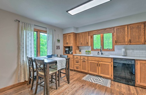 Mountain Springs Casa | Pet-Friendly Waynesville Home w/ Mountain Views!