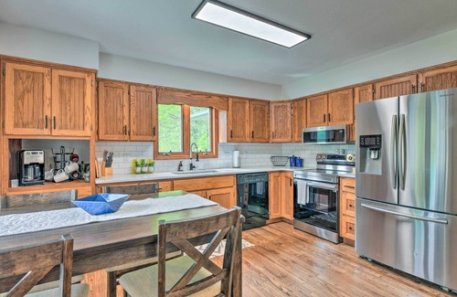 Mountain Springs Casa | Pet-Friendly Waynesville Home w/ Mountain Views!