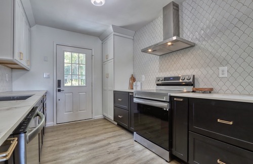 Cross Hill Casa | Pet friendly, west facing, Waterside Retreat on Lake Greenwood, SC